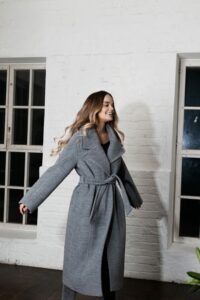 Пальто серое женское: Стиль и Тренды в Мире Моды